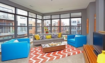 Gaslight & Corcoran Lofts in Milwaukee, WI - Foto de edificio - Interior Photo