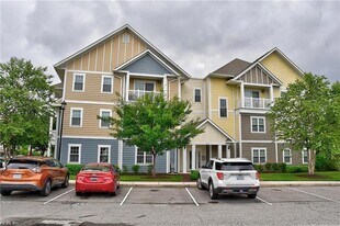 1016 Thoroughgood Wy, Unit 100 in Chesapeake, VA - Building Photo