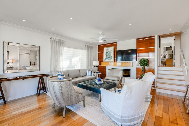 property at 2203 Gulf Shore Blvd N