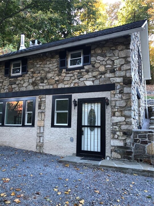 11 Colonial Terrace in Mahopac, NY - Building Photo