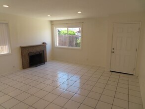 8908 Alphecca Way in San Diego, CA - Building Photo - Building Photo