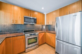 1 Shore Ln in Jersey City, NJ - Building Photo - Building Photo