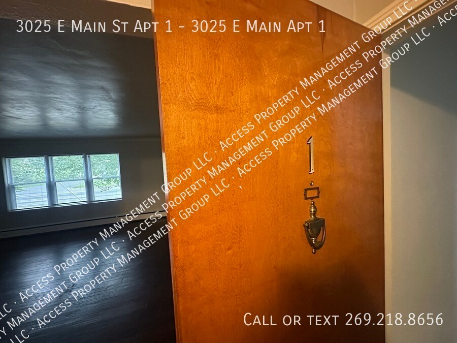 3025 E Main St in Kalamazoo, MI - Foto de edificio
