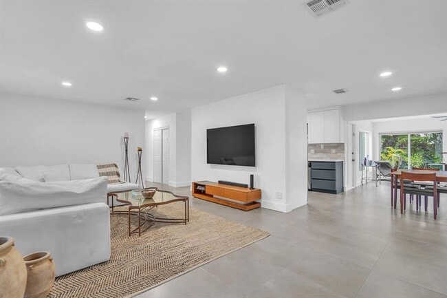 property at 498 NE 5th Cir