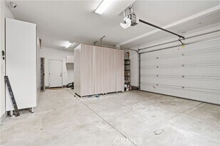 16923 Royal Pines Ln in Santa Clarita, CA - Building Photo