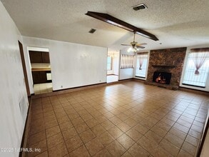 6019 Blank Dr in Jacksonville, FL - Foto de edificio - Building Photo