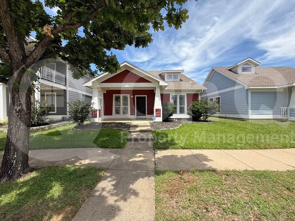 10301 Waterbury Dr in Providence Village, TX - Building Photo
