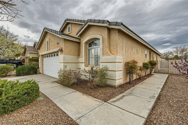 8804 Crooked Shell Ave in Las Vegas, NV - Building Photo - Building Photo