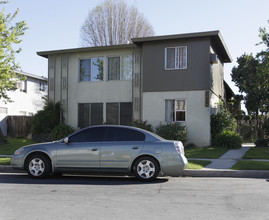 6438 Shirley Ave in Reseda, CA - Building Photo - Building Photo