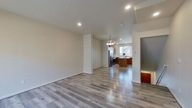 7170 NW Elise Ave in Portland, OR - Building Photo - Building Photo
