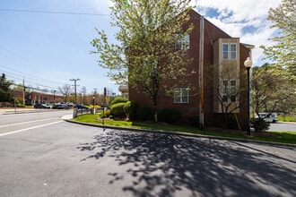 Powder Mill Square in Andover, MA - Foto de edificio - Building Photo