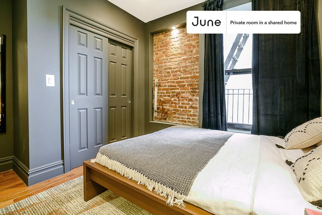 Room in Shared 3 bed/2 bath home in New York, NY - Building Photo