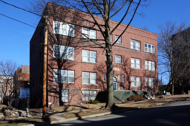 1801 Pleasant St in Des Moines, IA - Building Photo - Building Photo