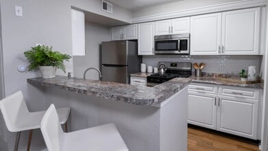 The Enclave at Huntington Woods in Tallahassee, FL - Building Photo - Building Photo