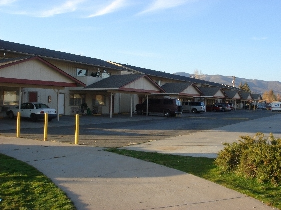 Cedar Creek in Yreka, CA - Building Photo