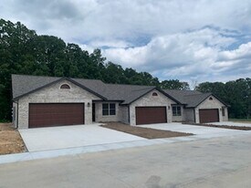 1810 St Matthew's Ct in Rolla, MO - Building Photo