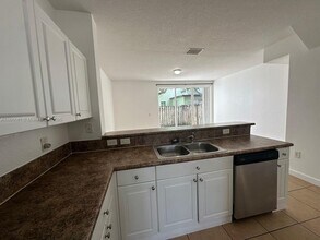 2929 SE 2nd St in Homestead, FL - Building Photo - Building Photo