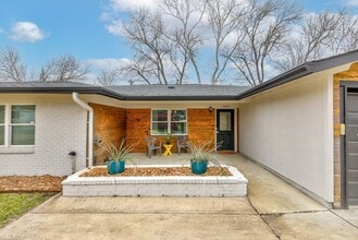 6004 Libyan Dr in Austin, TX - Foto de edificio - Building Photo