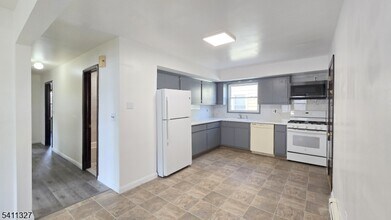 388 Garibaldi Ave in Lodi, NJ - Building Photo - Building Photo