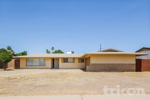 3830 W Royal Palm Rd in Phoenix, AZ - Building Photo