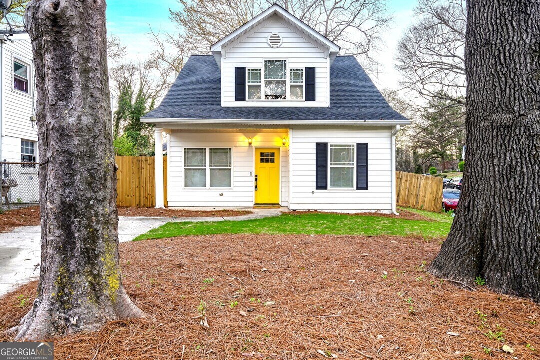 56 Holly Rd NW in Atlanta, GA - Building Photo