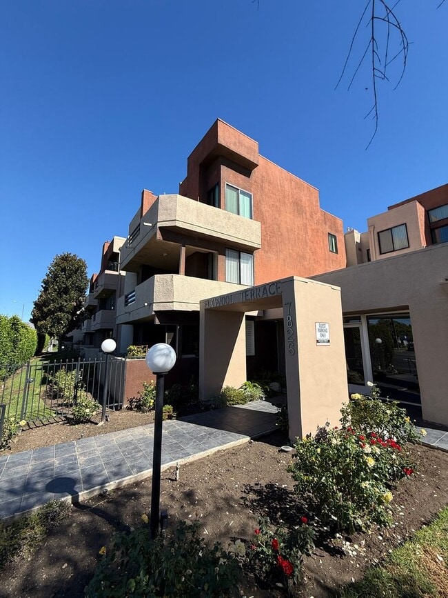 7826 Topanga Canyon Blvd in Los Angeles, CA - Building Photo - Building Photo