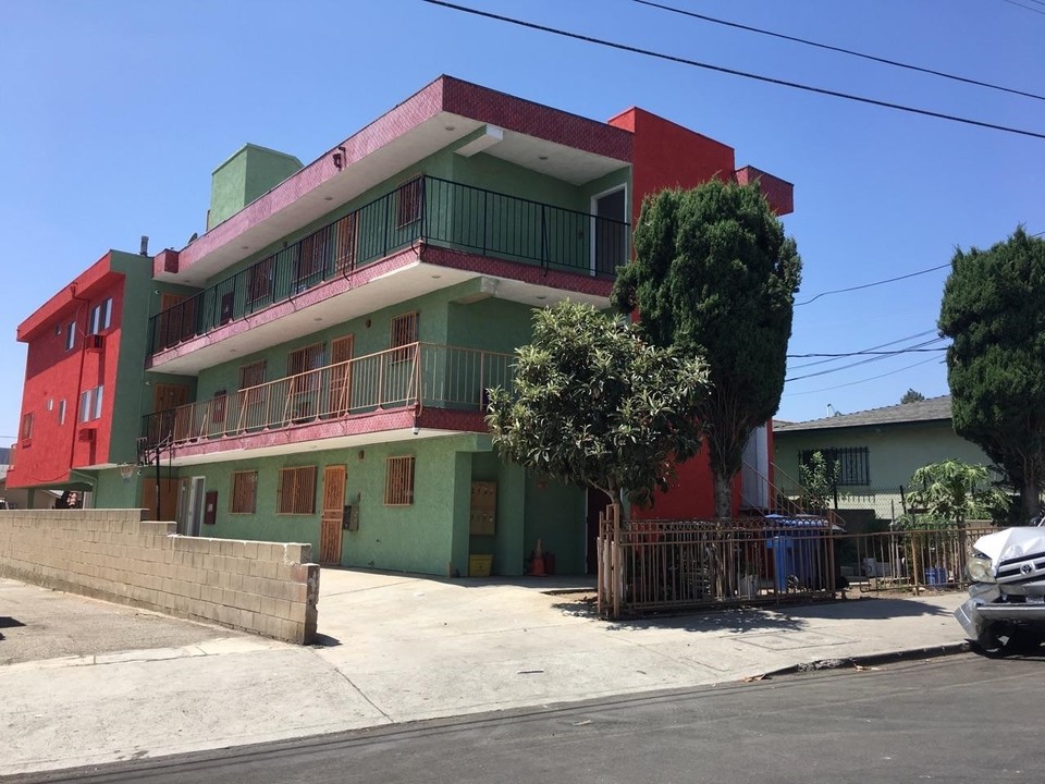 940 New Depot St in Los Angeles, CA - Foto de edificio