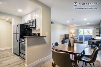 110 Sweetzer Ave in Los Angeles, CA - Building Photo - Building Photo