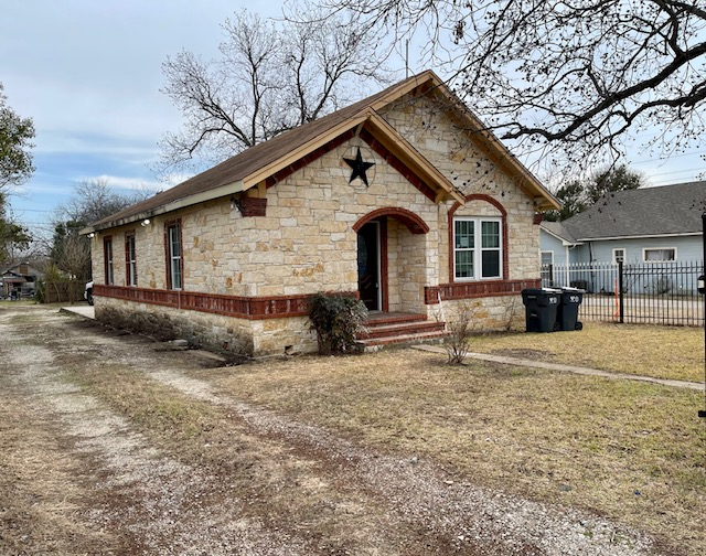 property at 2608 Bosque Blvd