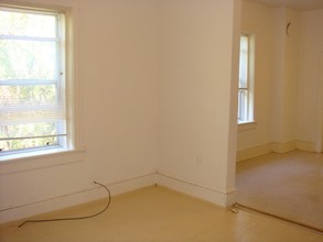 9 Lakeshore Dr in Weaverville, NC - Building Photo - Interior Photo