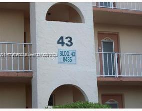 8435 Sunrise Lakes Blvd in Sunrise, FL - Foto de edificio - Building Photo