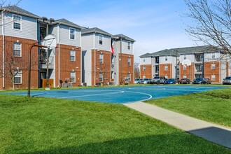 University Village in Muncie, IN - Foto de edificio - Building Photo