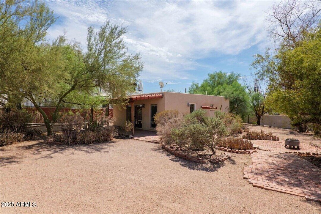 5702 E Camelback Rd in Phoenix, AZ - Building Photo