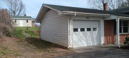 290 Hickory Dr in Christiansburg, VA - Building Photo - Building Photo