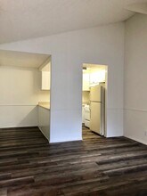 6 Dakota Dr in Ventura, CA - Building Photo - Building Photo