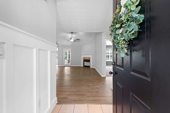 47 Matthews St in Senoia, GA - Foto de edificio - Building Photo