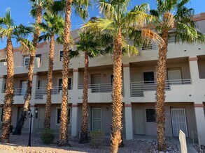 2008 Mesquite Ln in Laughlin, NV - Foto de edificio - Building Photo