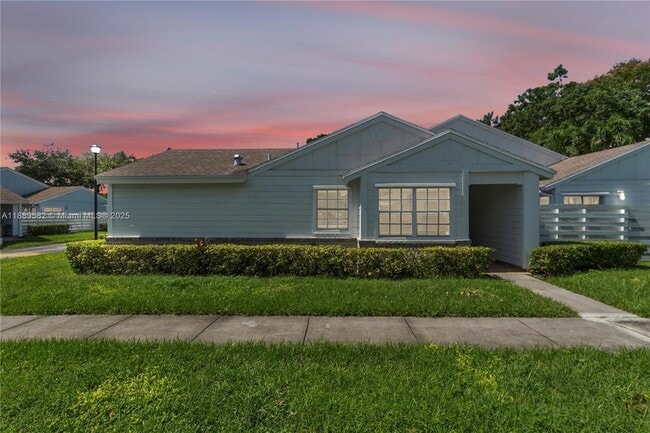 13737 SW 147th Cir Ln in Miami, FL - Building Photo - Building Photo