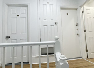 10 Ashland St, Unit 1 in Somerville, MA - Foto de edificio - Building Photo