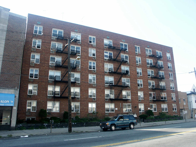 4769 White Plains Rd in Bronx, NY - Foto de edificio - Building Photo