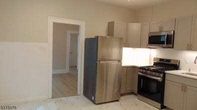 26 Harrison St, Unit 3 in Belleville, NJ - Building Photo - Building Photo