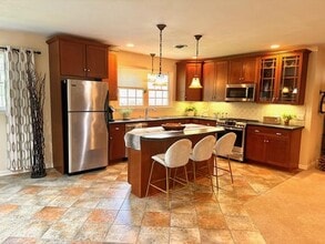 111 E Genesee St, Unit B in Fayetteville, NY - Foto de edificio - Building Photo