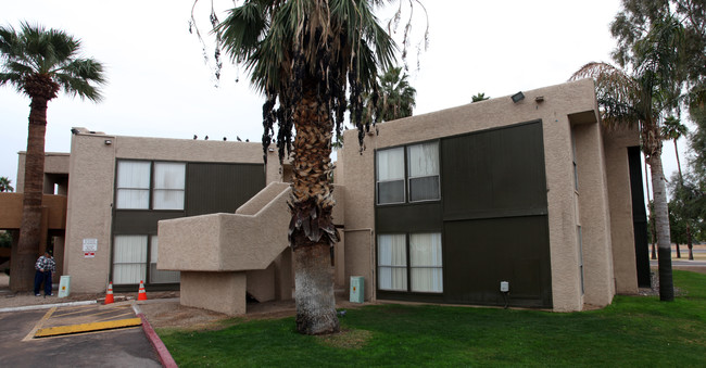 Aztec Villa Apartments in Phoenix, AZ - Building Photo - Building Photo