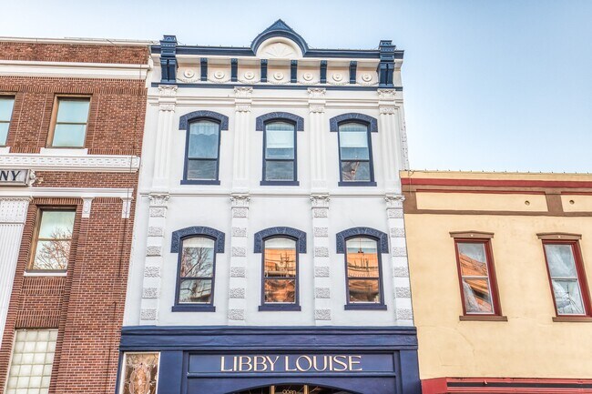 112 E Alamo St in Brenham, TX - Building Photo - Building Photo