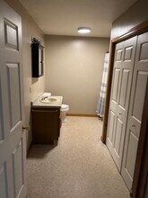 569 Stanley Rd, Unit A in Winthrop, ME - Foto de edificio - Building Photo