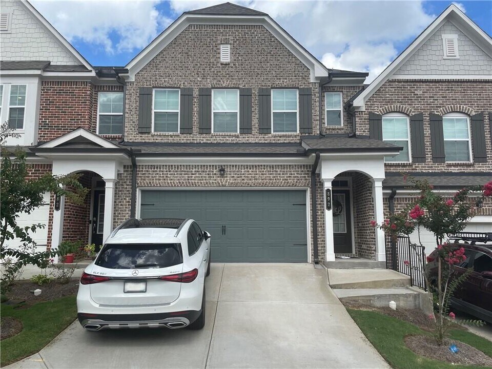 892 Edwin Ln in Buford, GA - Building Photo