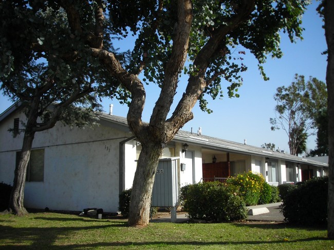 15th Avenue Apartments in Escondido, CA - Foto de edificio - Building Photo