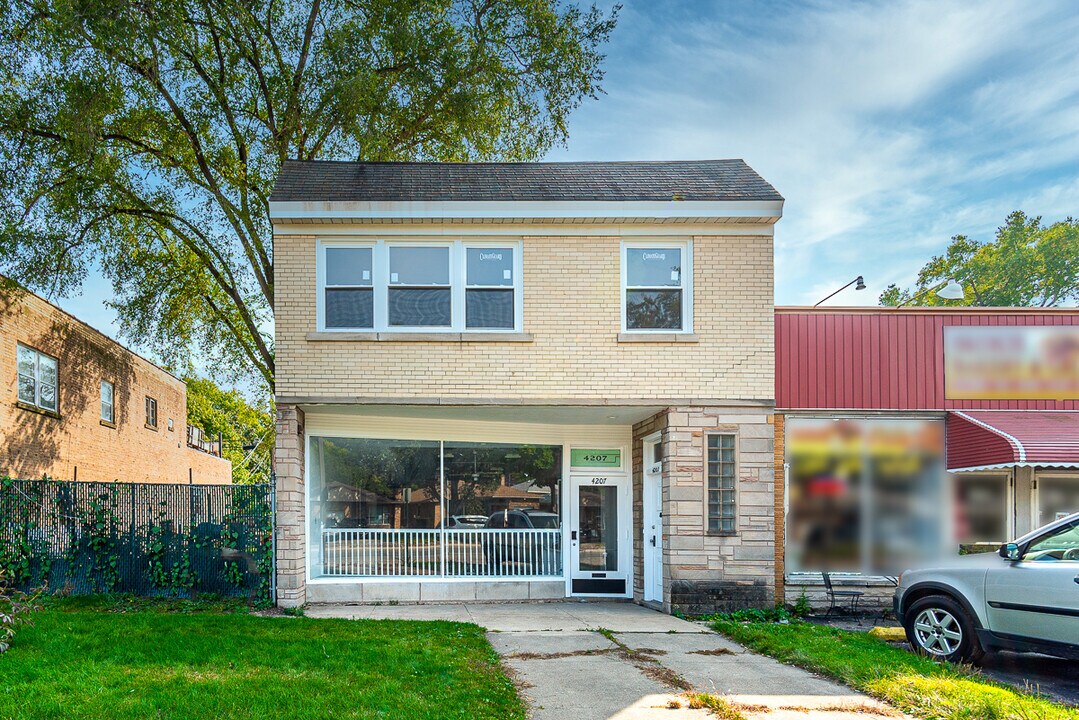 4207 Main St, Unit Apt 1 in Skokie, IL - Building Photo