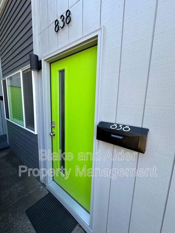 838 SE 42nd Ave in Portland, OR - Building Photo - Building Photo