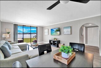 300 Croton Ave, Unit 102 in Lantana, FL - Building Photo - Building Photo